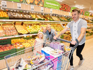 Co Antrim’s nominated ‘Dad of the Year’ takes on Lidl’s ‘Daddy Dash’ winning entire grocery shop