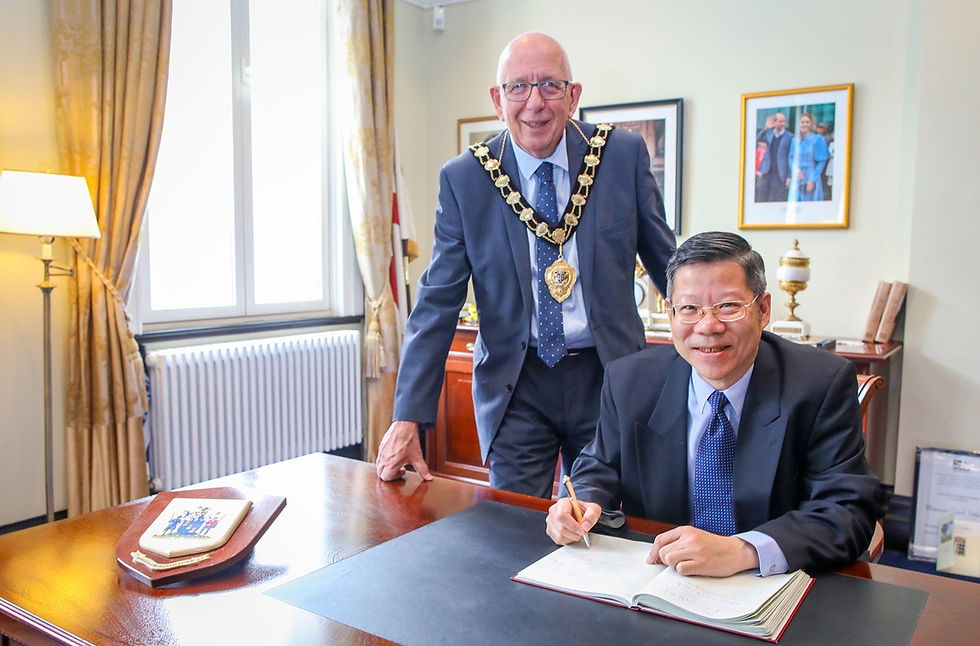 Mayor Cllr Jackson Minford; Consul General Li Nan (Chinese Consulate).