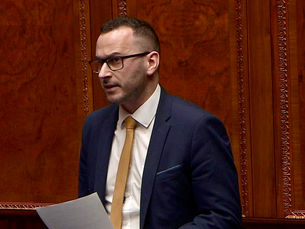 Gaston challenges MLA pay rise in Stormont Debate