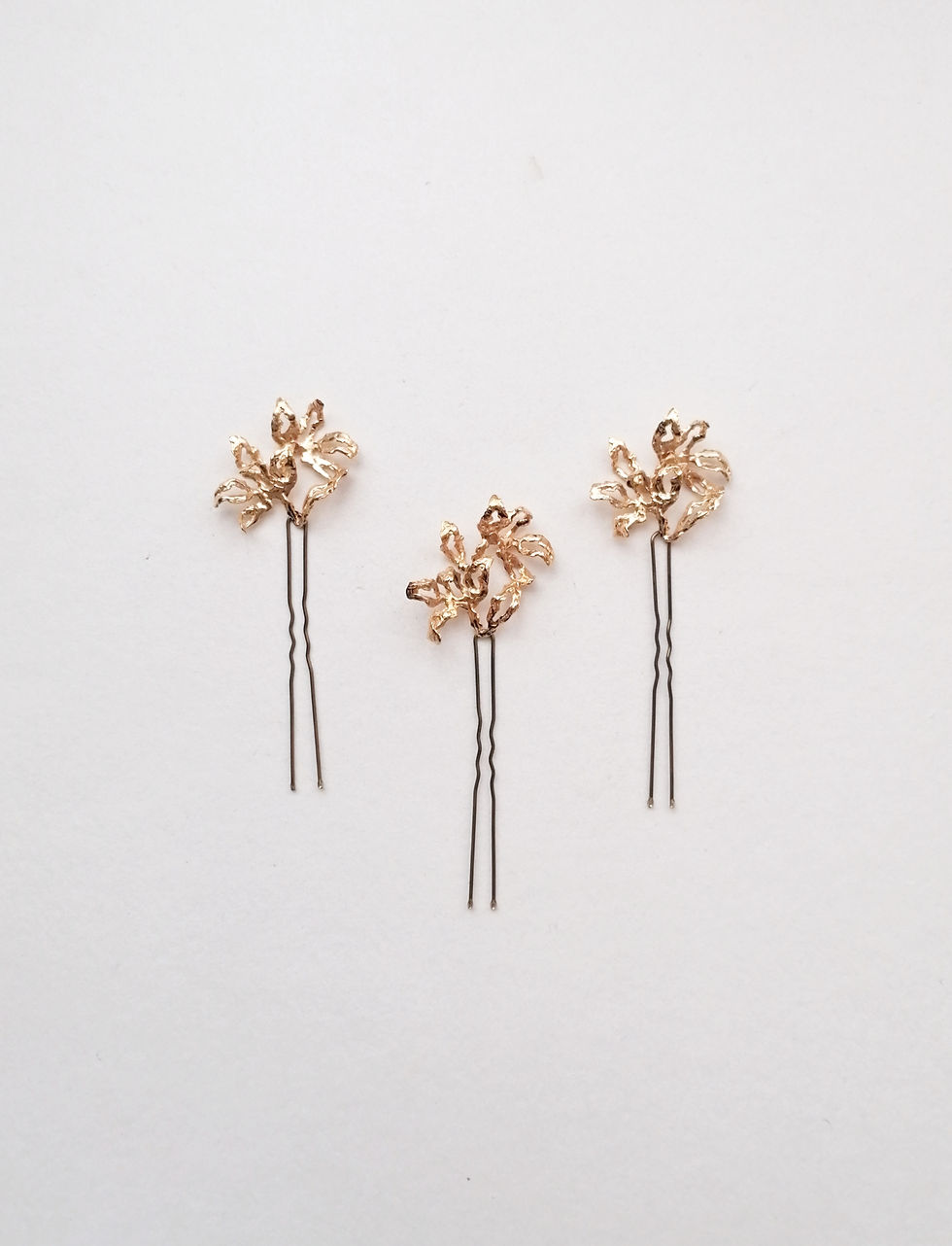 Thumbnail: BAGATELLE GOLD FLOWER BRIDAL HAIRPIN SET