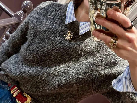How to include a brooch to your outfit.