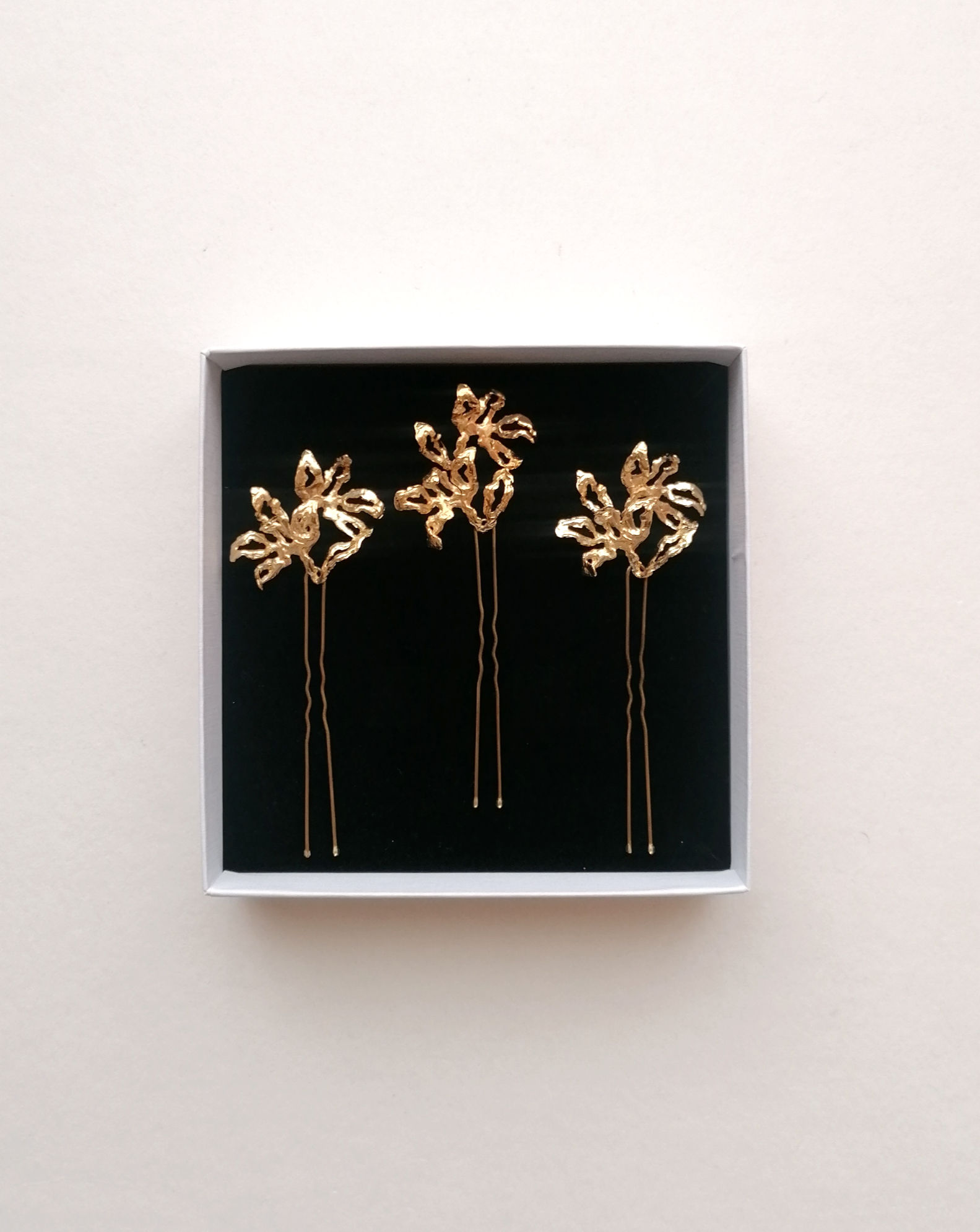 BAGATELLE GOLD FLOWER BRIDAL HAIRPIN SET