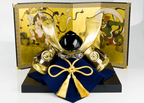 義山飾り兜　ガラス装飾品 ガラスの兜飾り 「 豪 -風神雷神図屏風- 」 | 鈴木俊也｜TOSHIYA SUZUKI