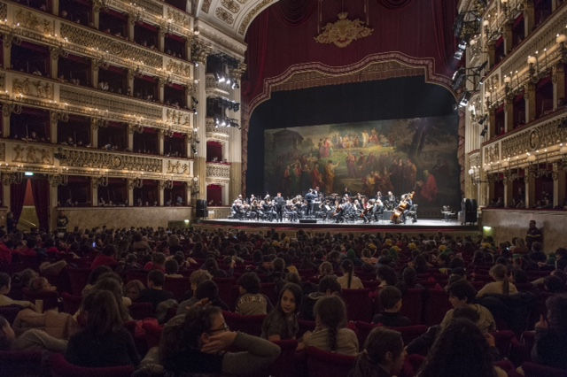 Teatro San Carlo, "tutto esaurito"