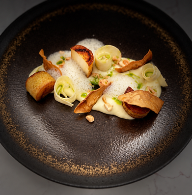 Parsnip variation, garlic and hazelnut emulsion, creation of chef Noé Julien at Lounge Roc.