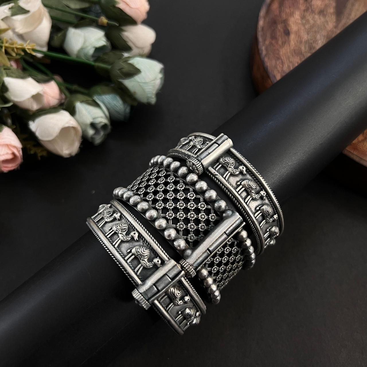 Hira Collections 
Silver Replica 
Kada Bangles 
3pc Set
Openable  
fits upto 2.8