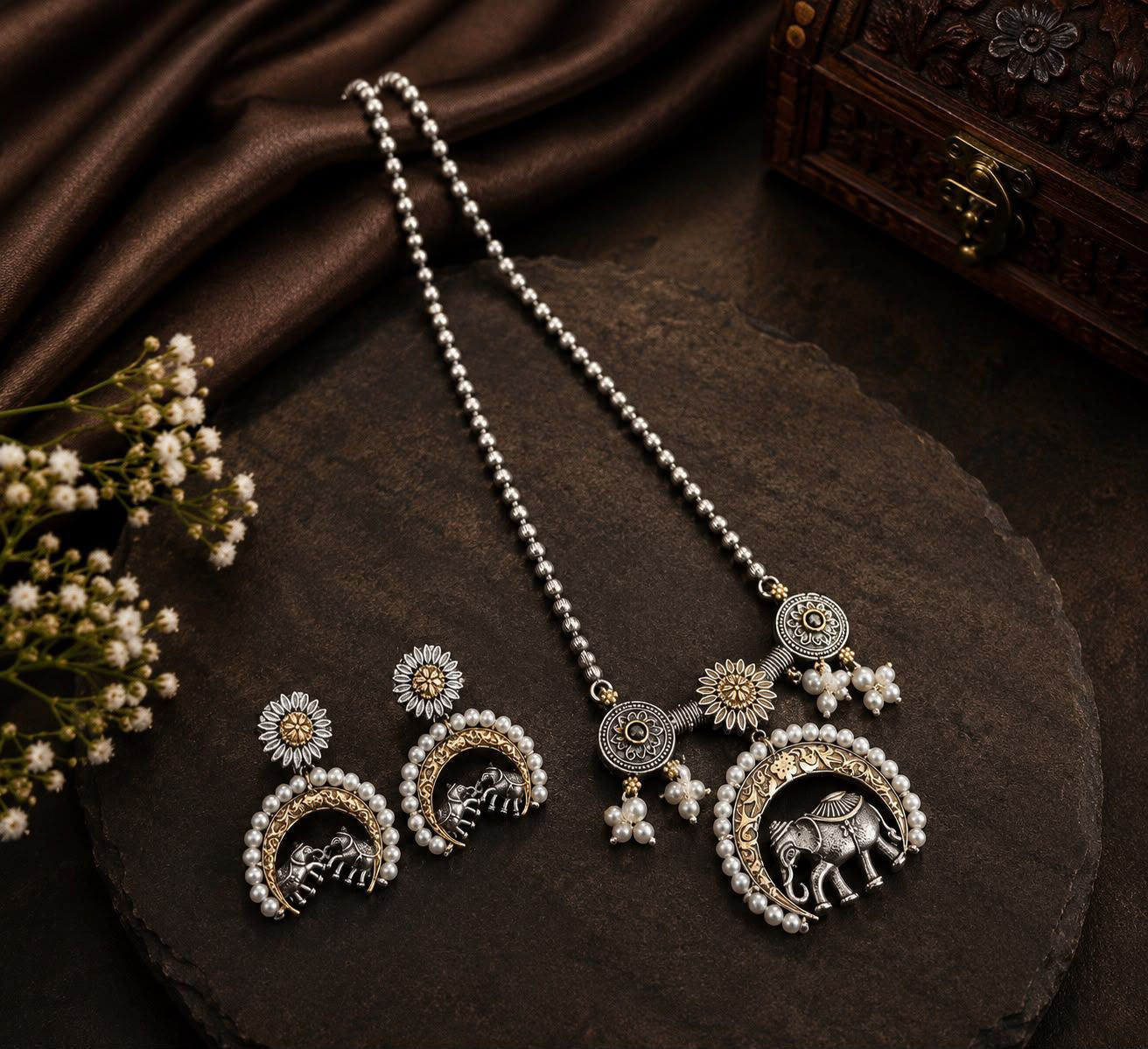 Hira Collections OXIN - 119
Dualtone Bahubali design long chain pendant with ear