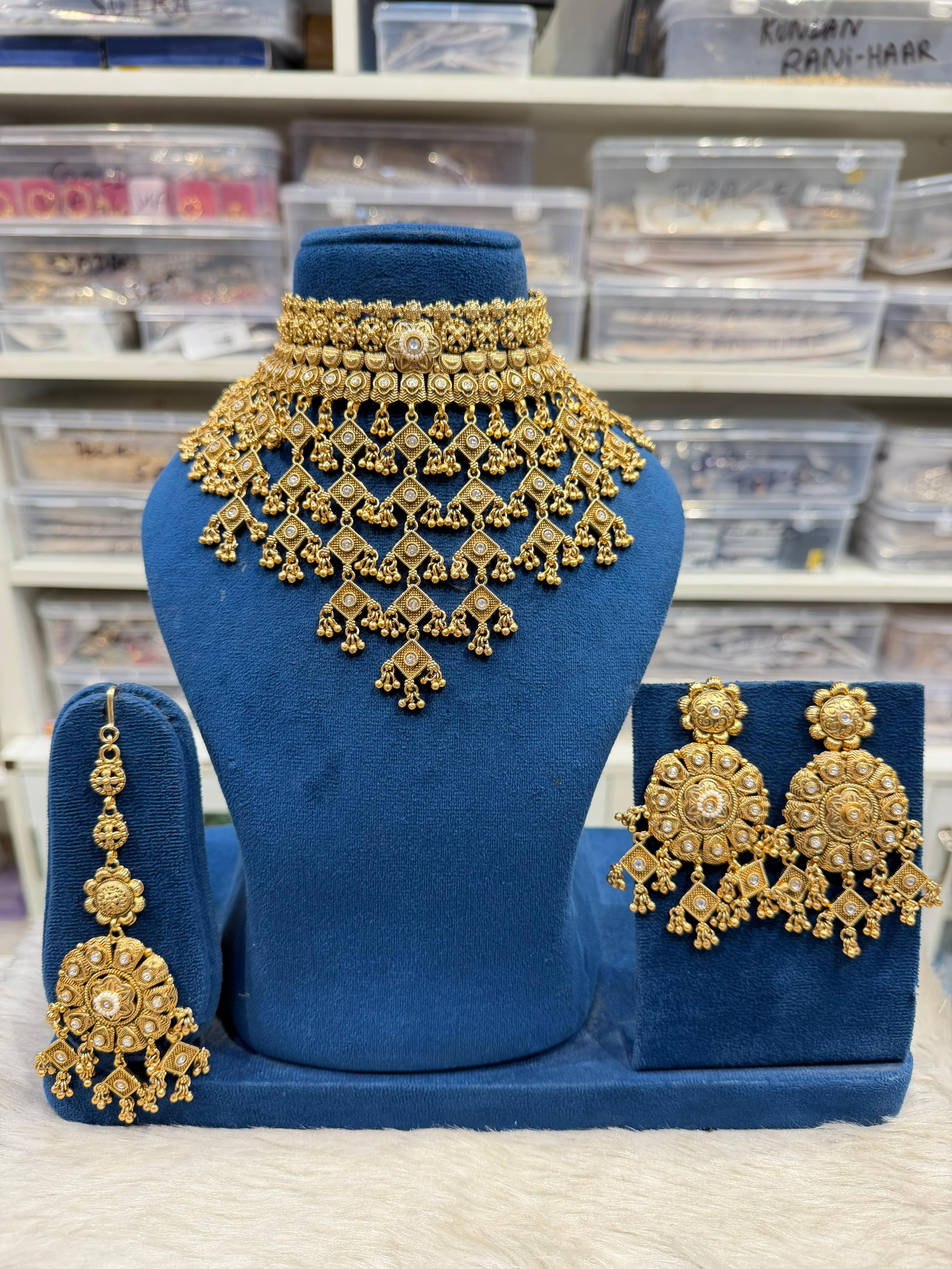 Hira Collections  HCP005
Goldplated Real Look  
Waterfall Choker Set 