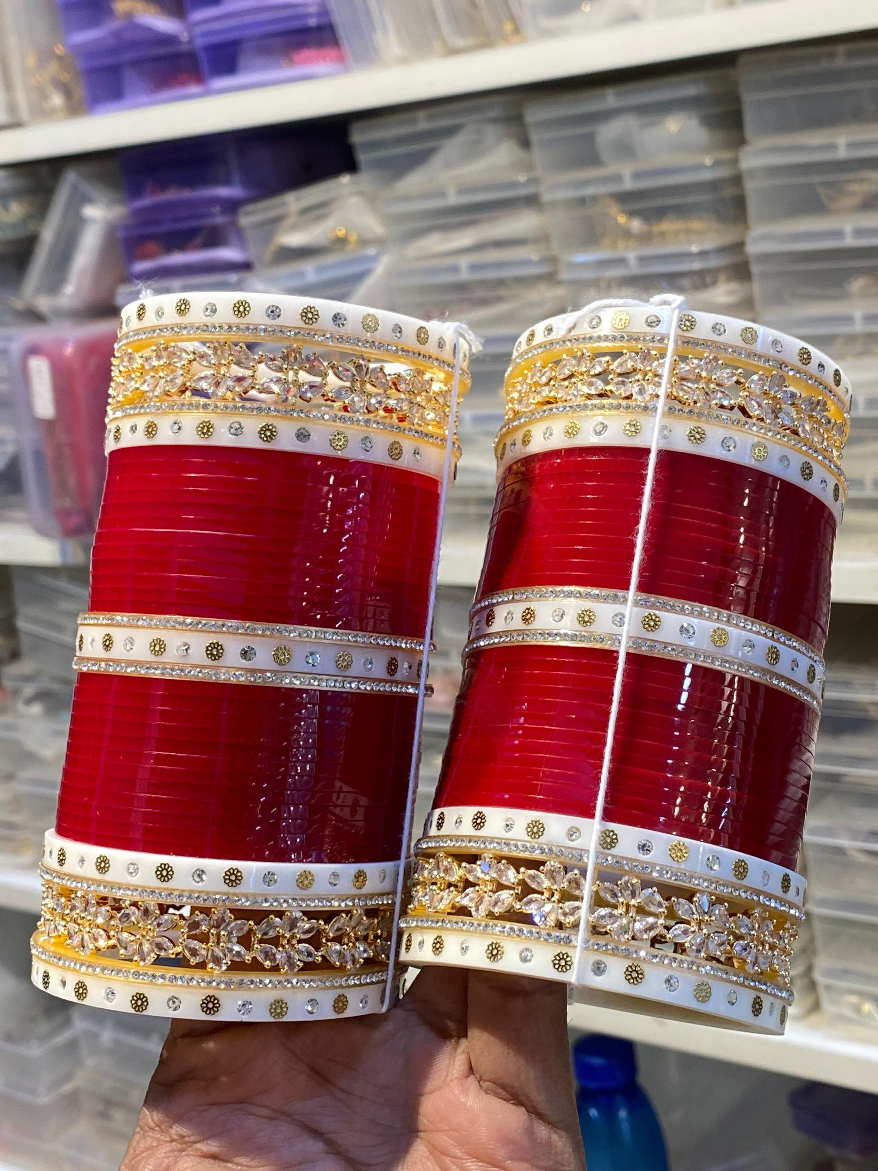 Hira Collections 
Bridal Chooda Bangles 
All sizes available
2.4 
2.6 
2.8 
2.10