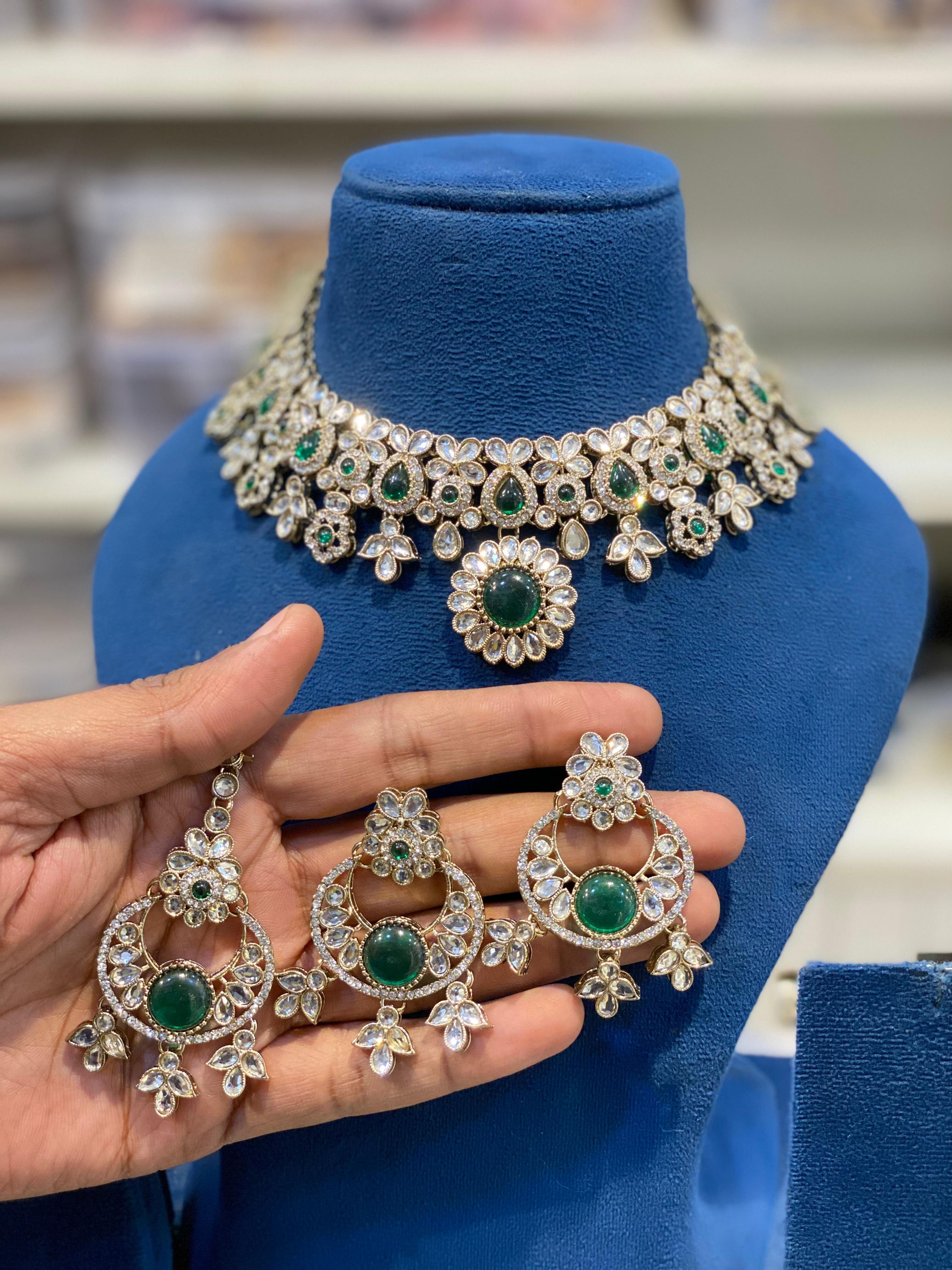 Hira Collections KIRAN
Kundan 
Moissanite Stone 
Necklace Earrings Maangtikka