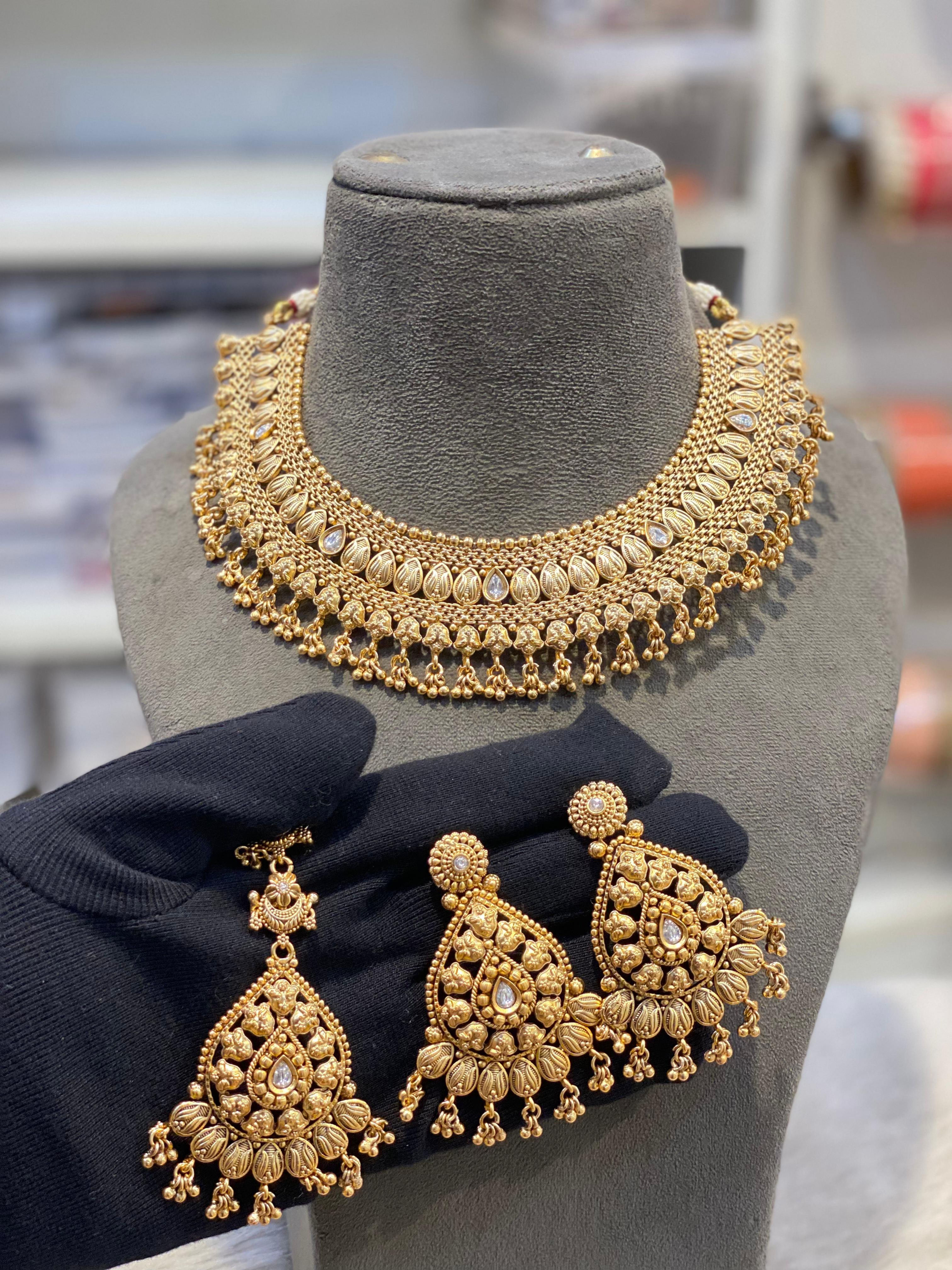 Hira Collections AAMNA 
One gram Gold Plated Real Look 
Necklace Set 