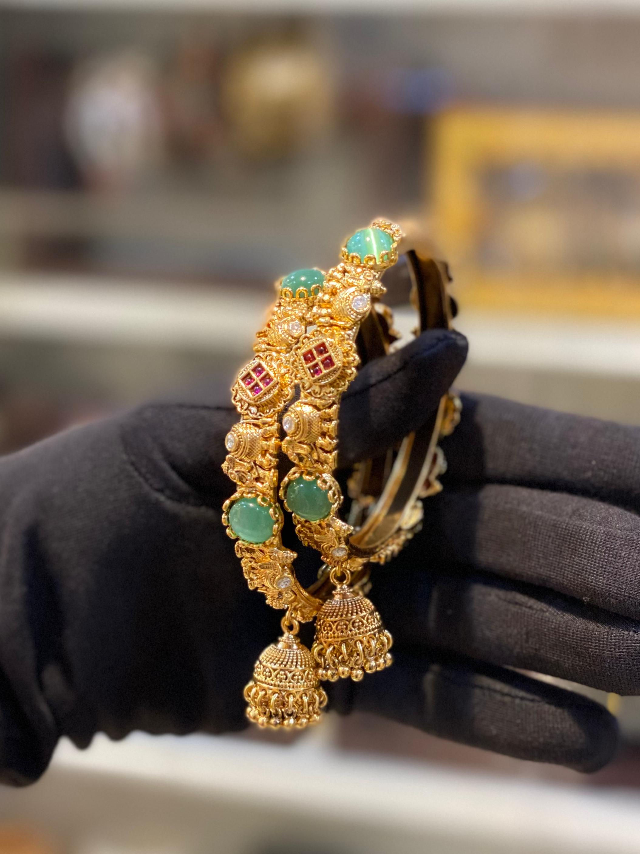 Hira Collections KADA018
Onegram Goldplated Real Look 
Kada Pair 

Sizes Availab