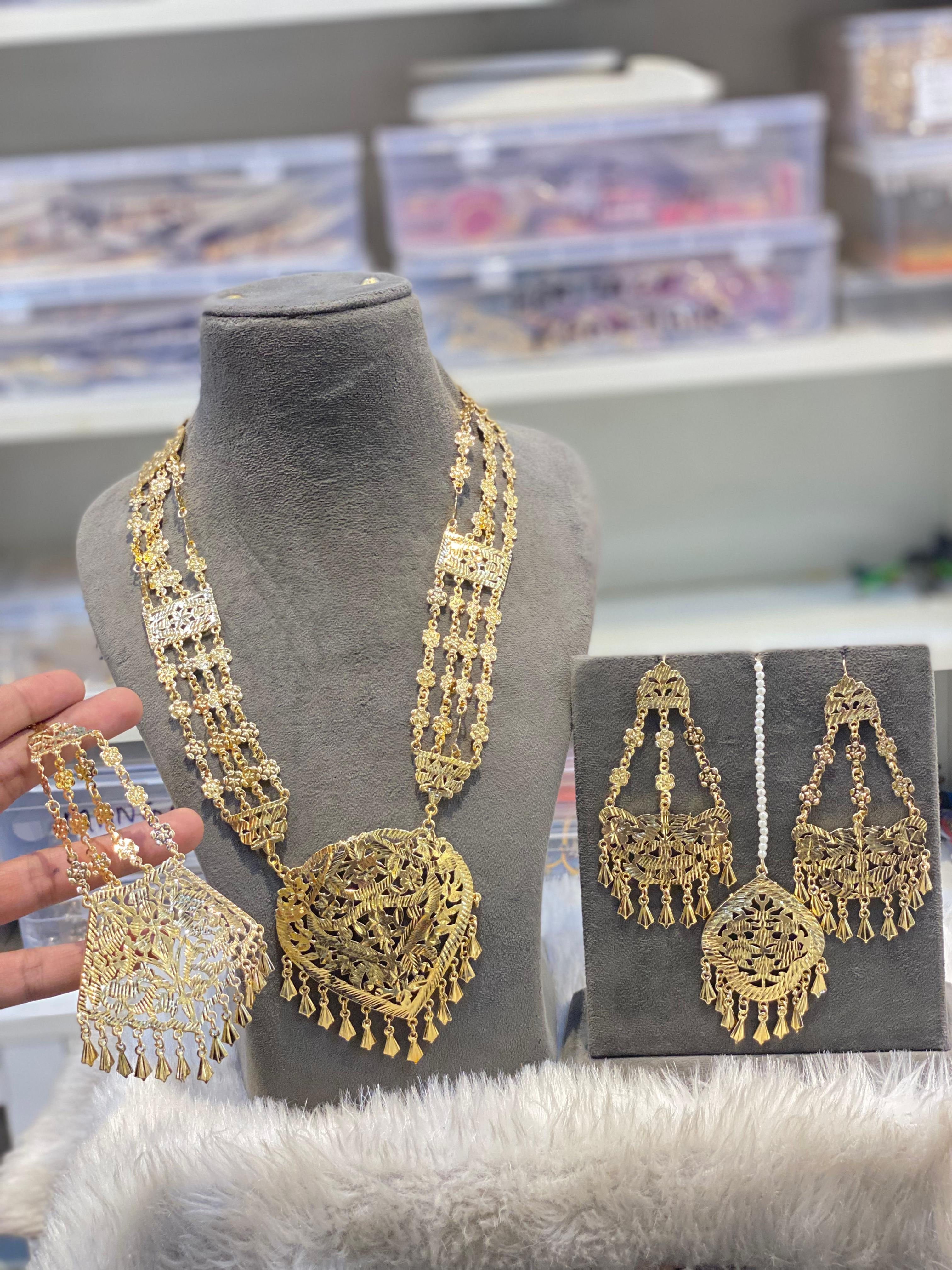 Hira Collections AKIRA
Real Look Jadau 
Brass Based Jewellery 
Raani Haar , Earr