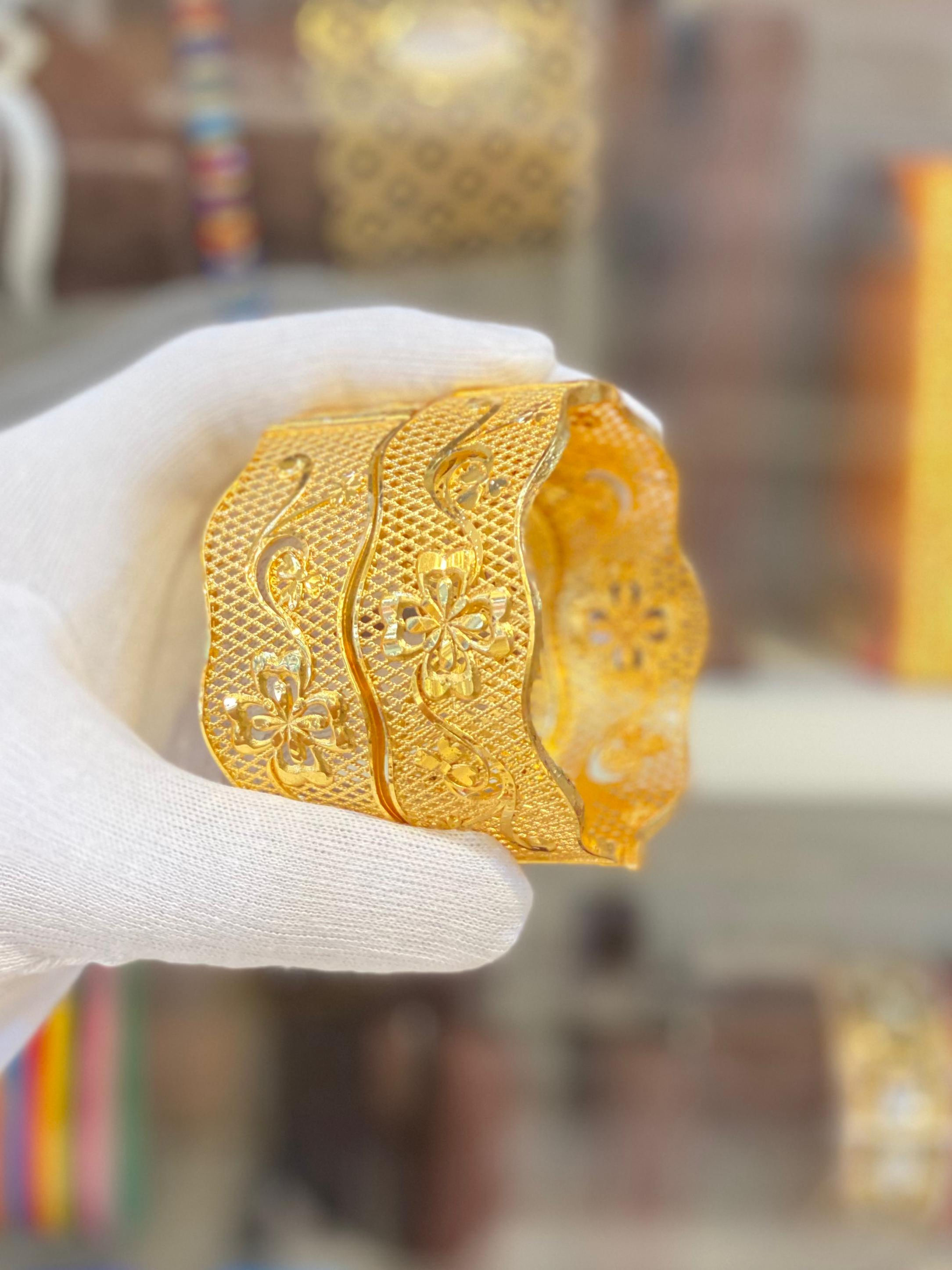 Hira Collections KADA014
Onegram Gold Plated Real Look Openable Bangles Pair 

