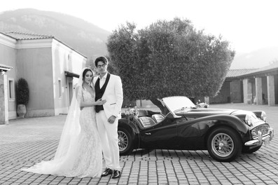 couple photoshoot with vintage car