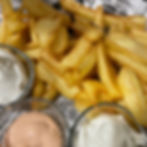 Patatas fritas con salsas