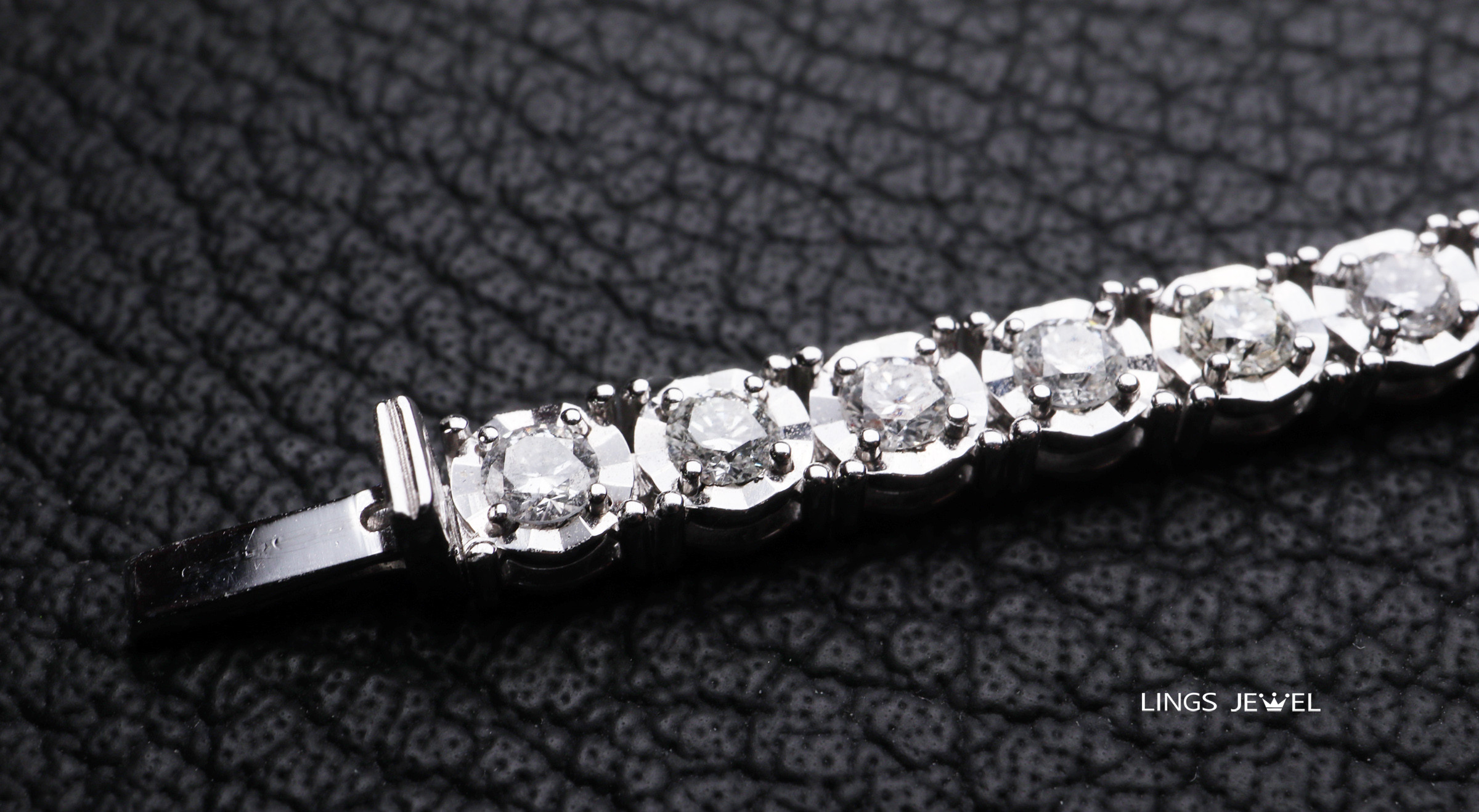 3.2 carat 閃亮批花鑽石手鍊