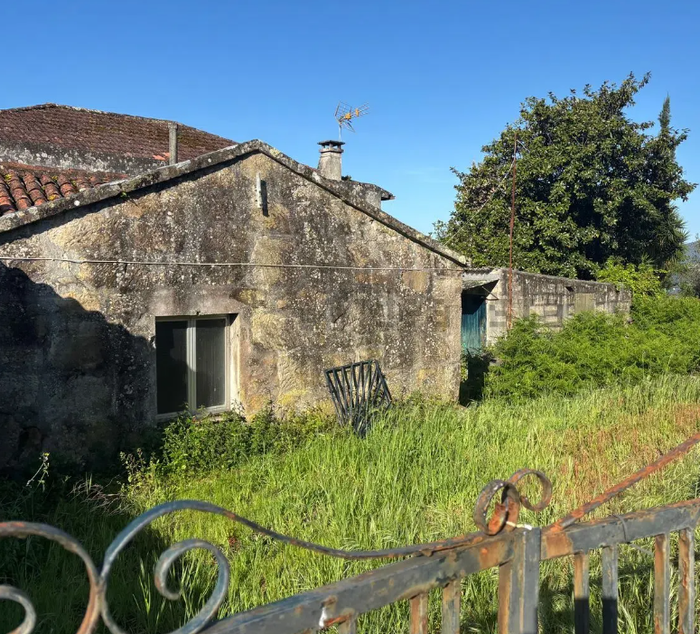 Miniatura: Casa para reformar en campo da Torre
