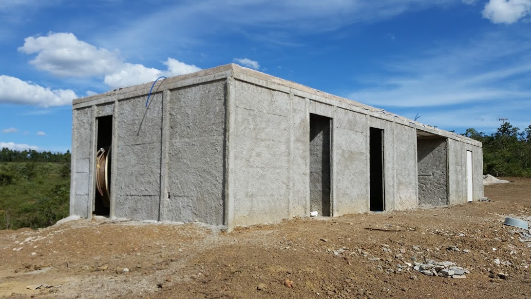 Casa de placa com laje por encomenda 