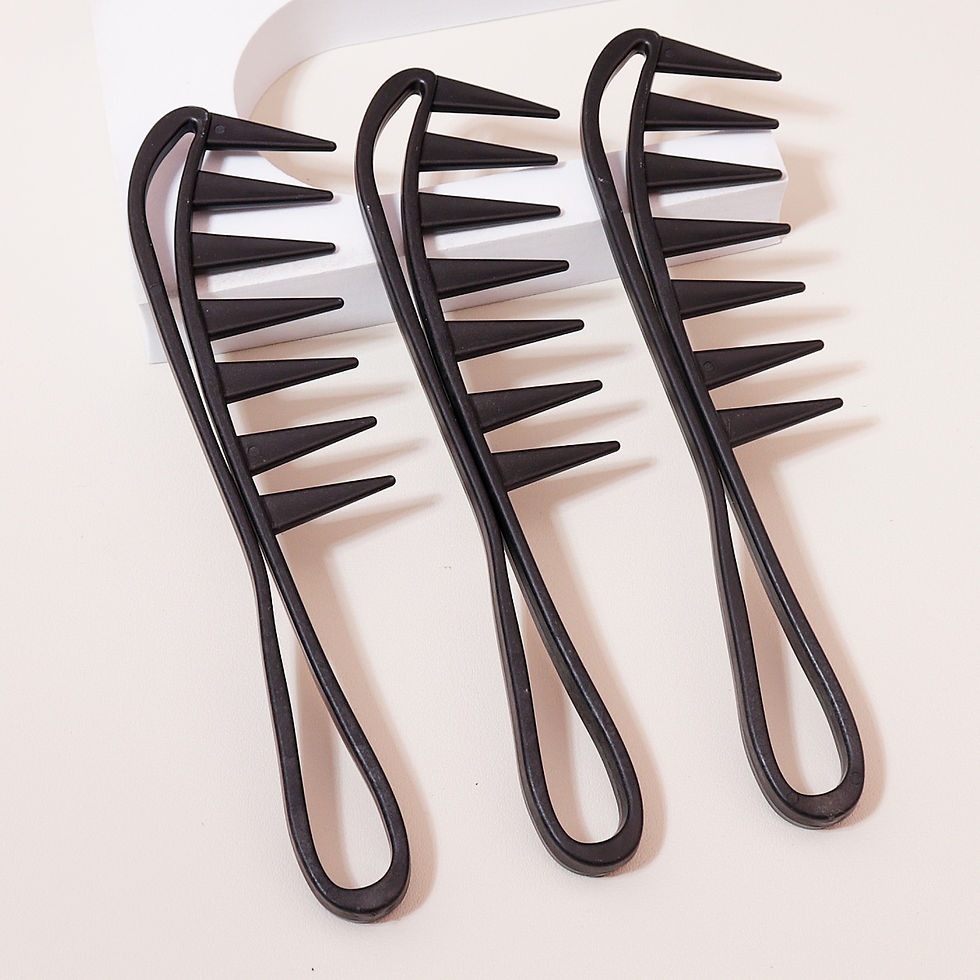 Thumbnail: Wide-Tooth Shark Detangling Comb