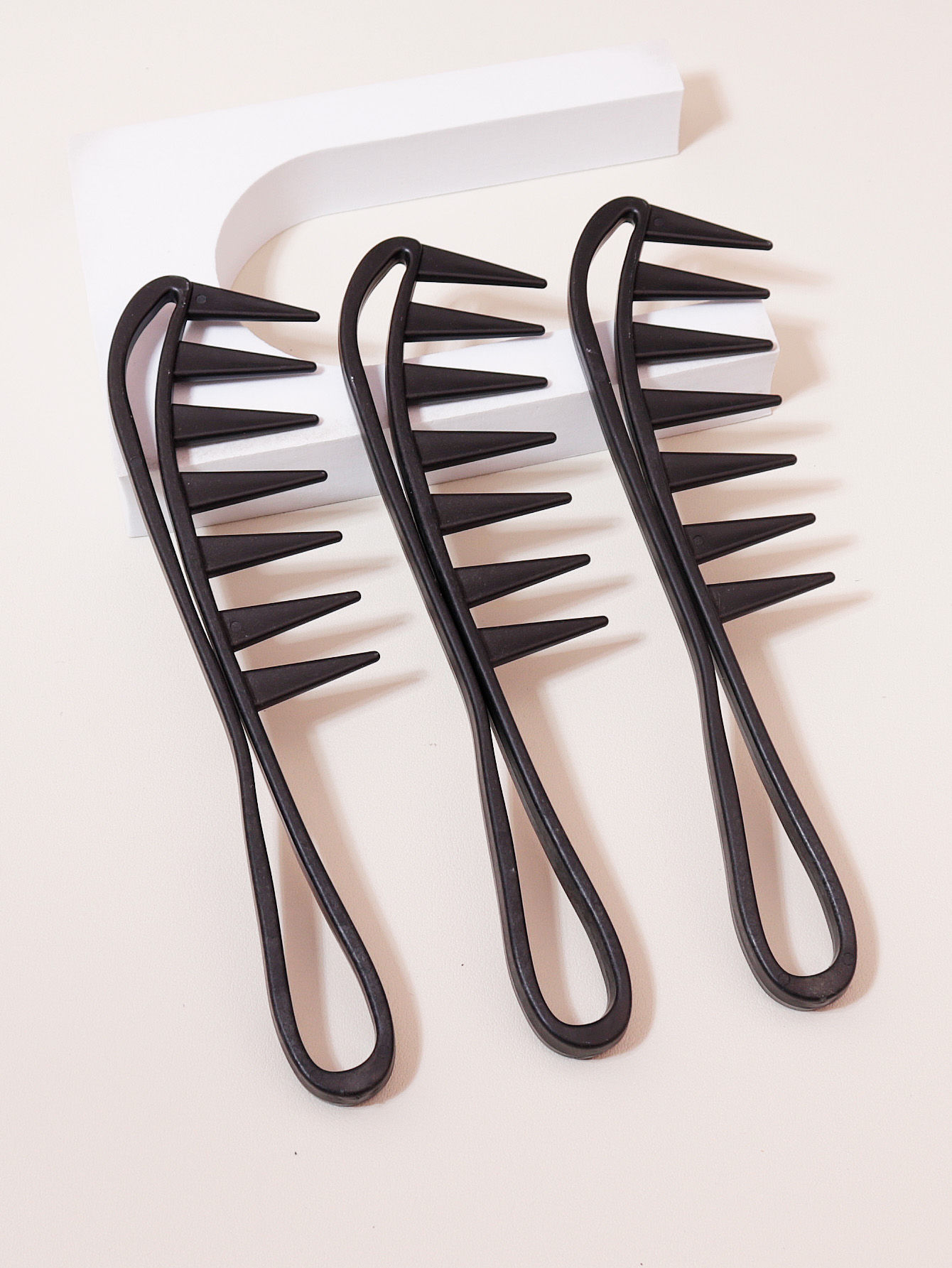 Wide-Tooth Shark Detangling Comb