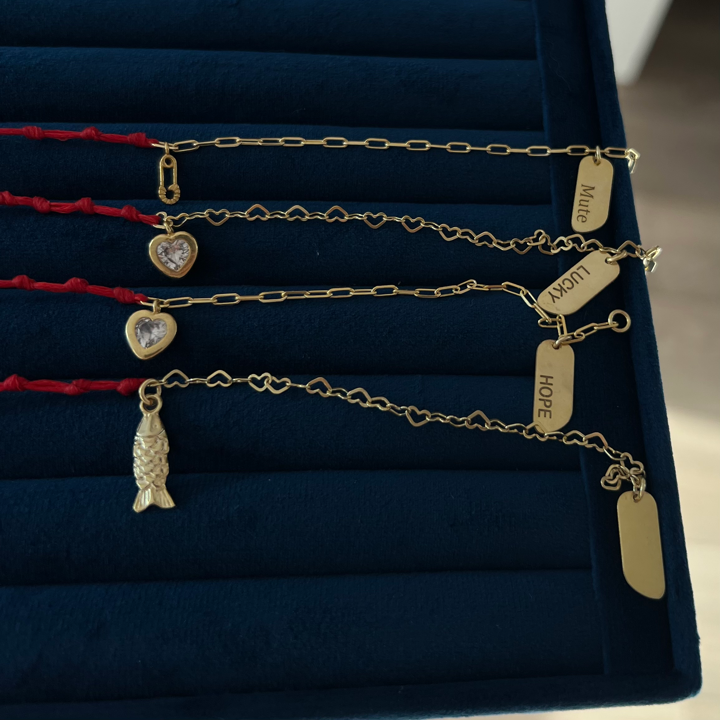 925 Ayar Gümüş Charmlı Kırmızı İp Bileklik