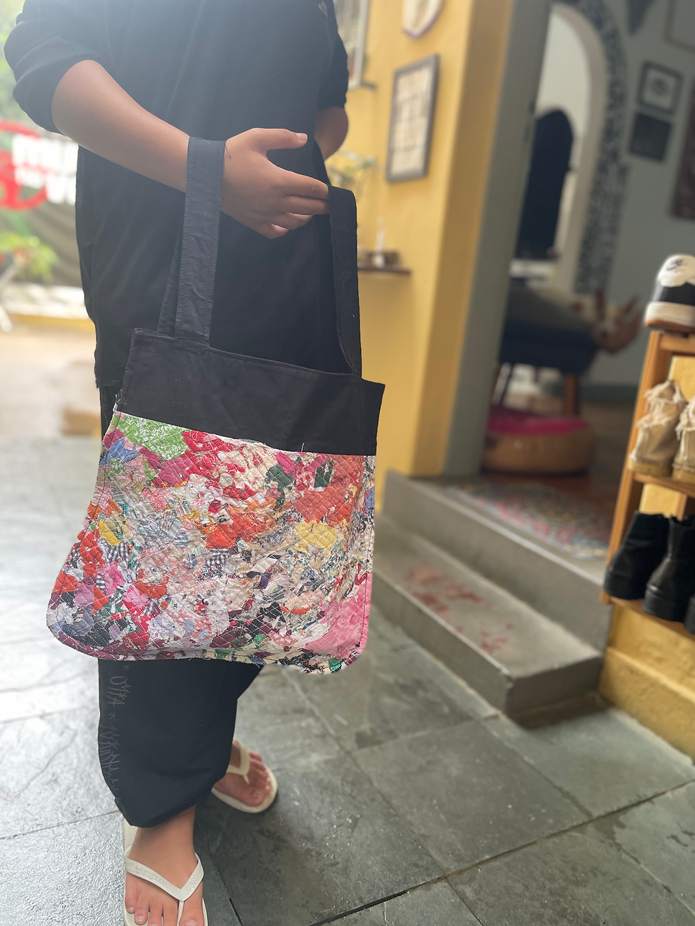 Miniatura: 2 em 1: mochinha e bolsa Patchwork estampas variadas