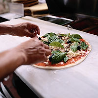 Neapolitanische Pizza frisch zubereitet