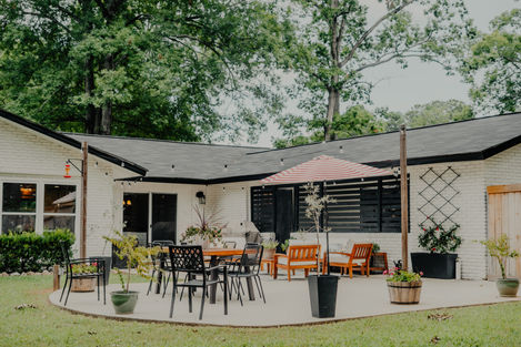 Beautiful backyard with chairs