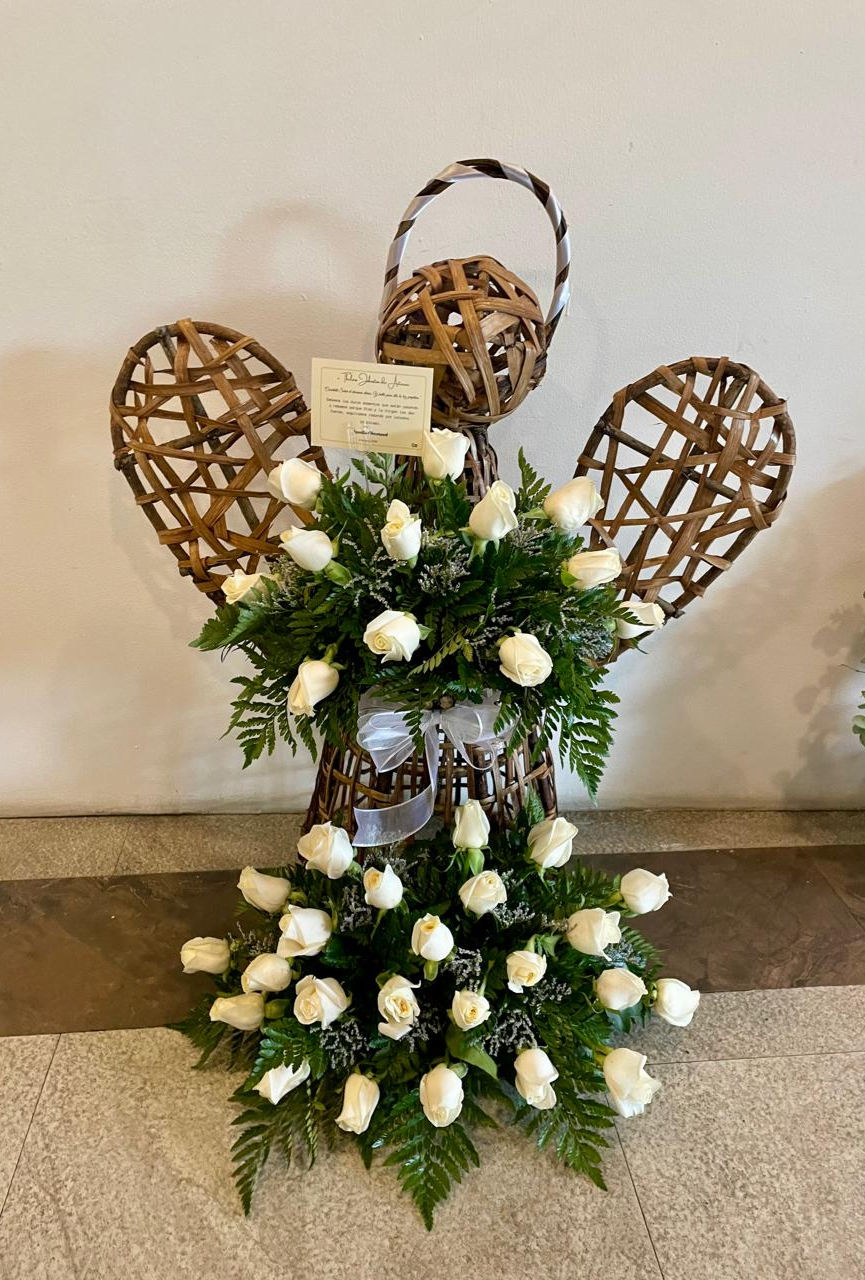 Ángel de 36 Rosas
