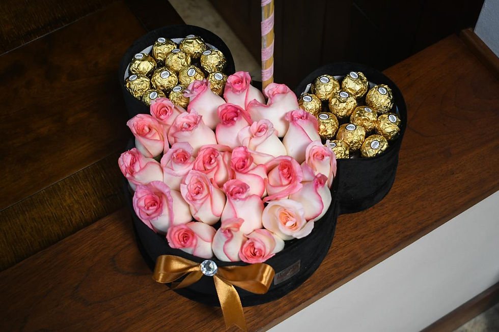 Thumbnail: Caja Mickey Velvet Ferrero & Globo