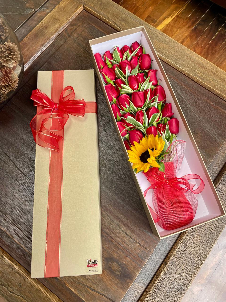 Thumbnail: Caja De Luxe VIP Cocoa Red & Girasol