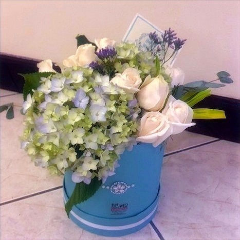 Thumbnail: Petite Hydrangeas Aqua Box