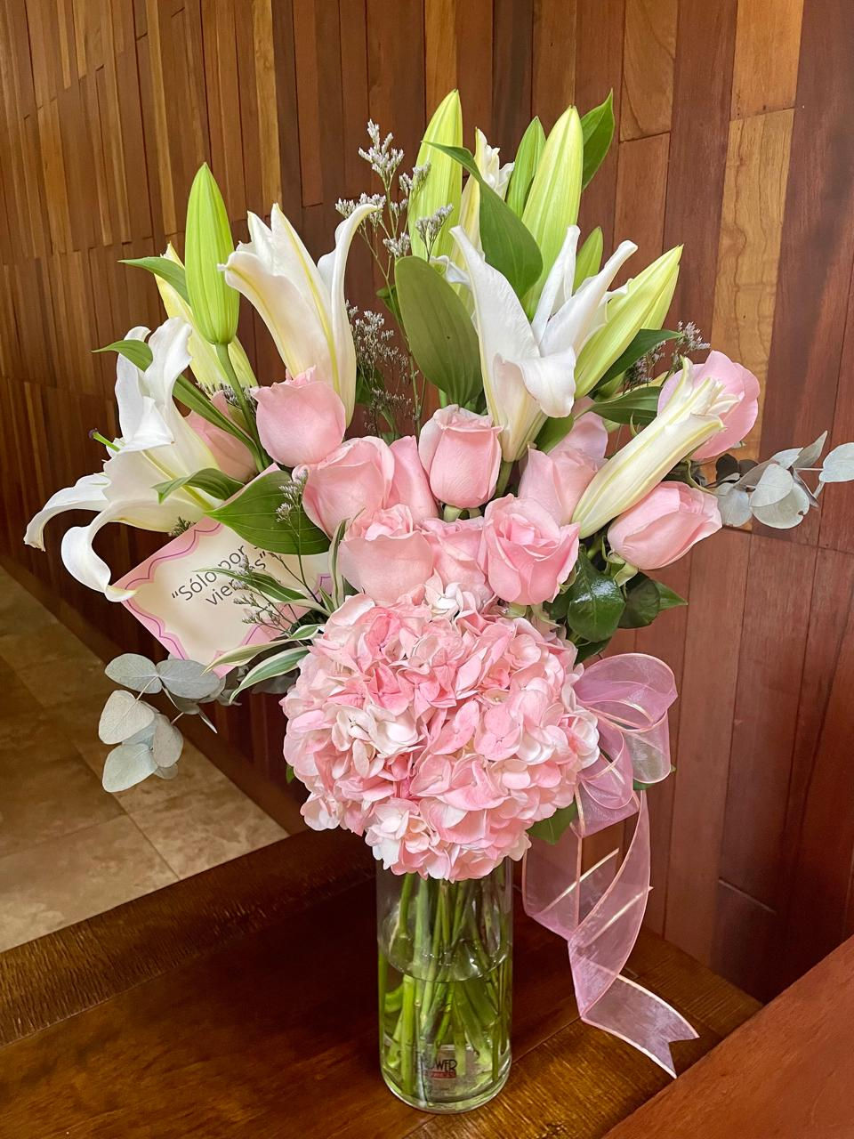 Thumbnail: Cylindre Pink Anniversaire Vase