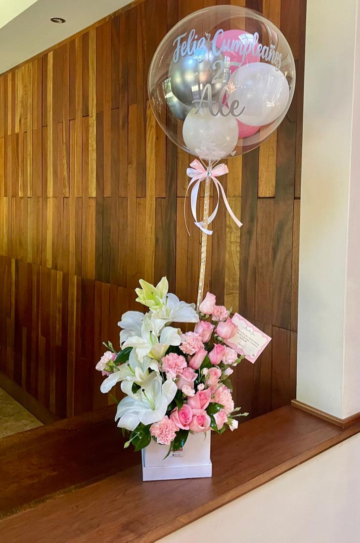 Caja White Petite Carreé Pink & Lis & Globo