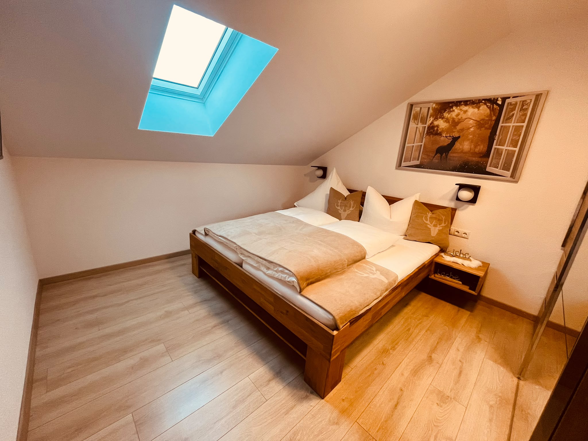 Schlafzimmer mit Dachfenster