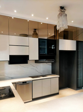 Minimalist Glass Kitchen Set