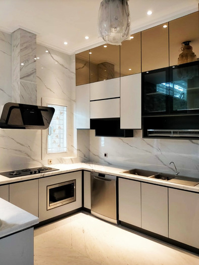 Minimalist Glass Kitchen Set