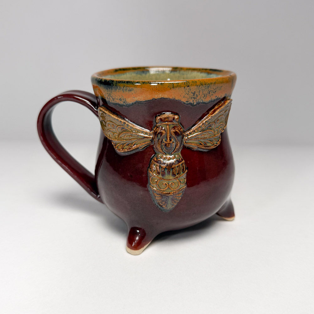 Ornate Bee Footed Mug Maroon