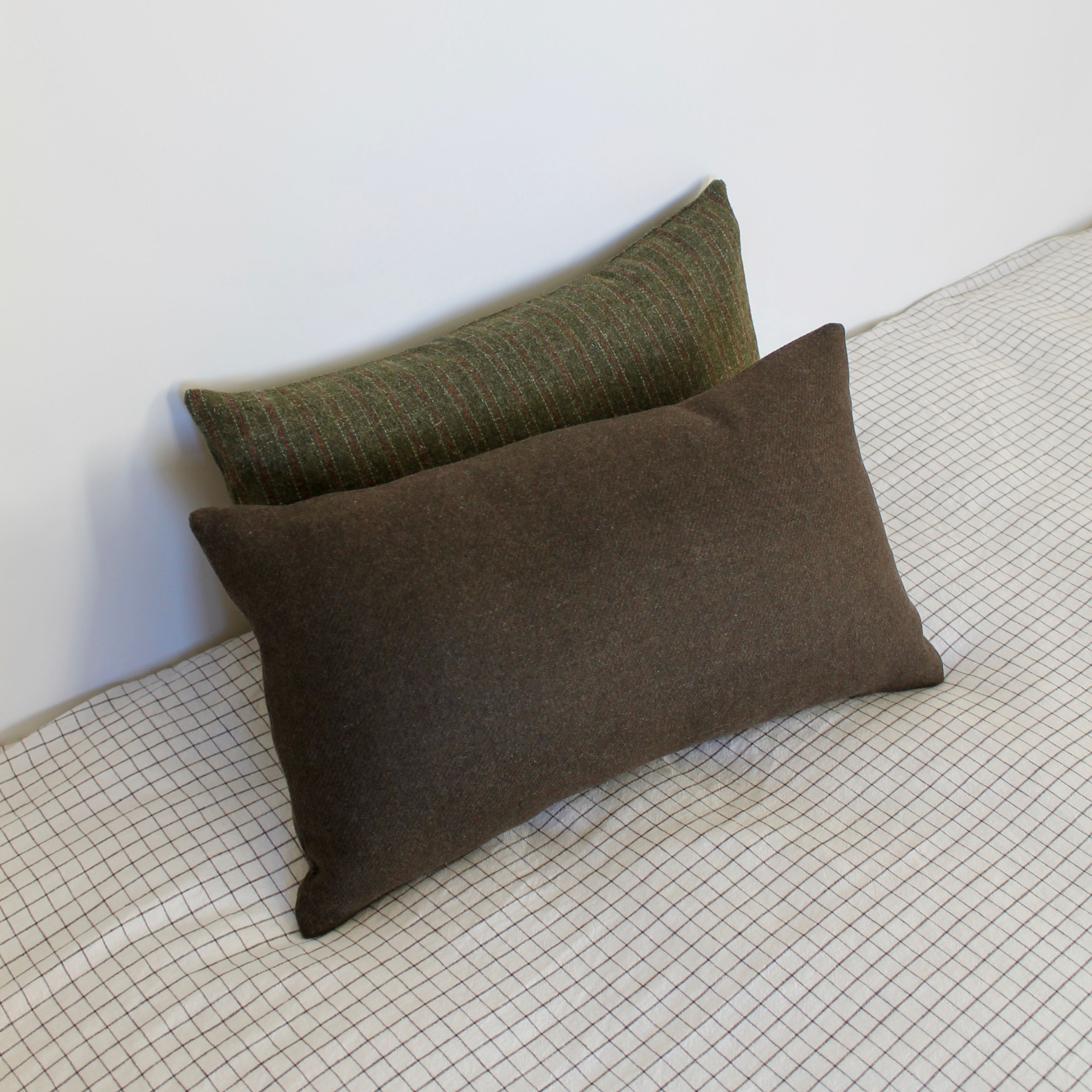 Coussin rectangle kaki en laine