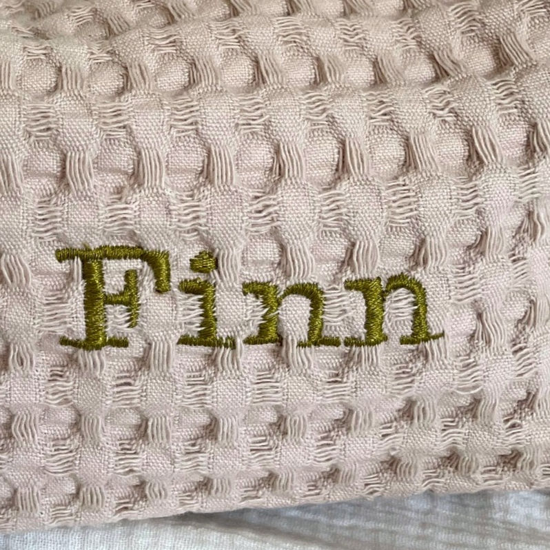 Miniature : Trousse de toilette Cube en nid d'abeille, avec broderie