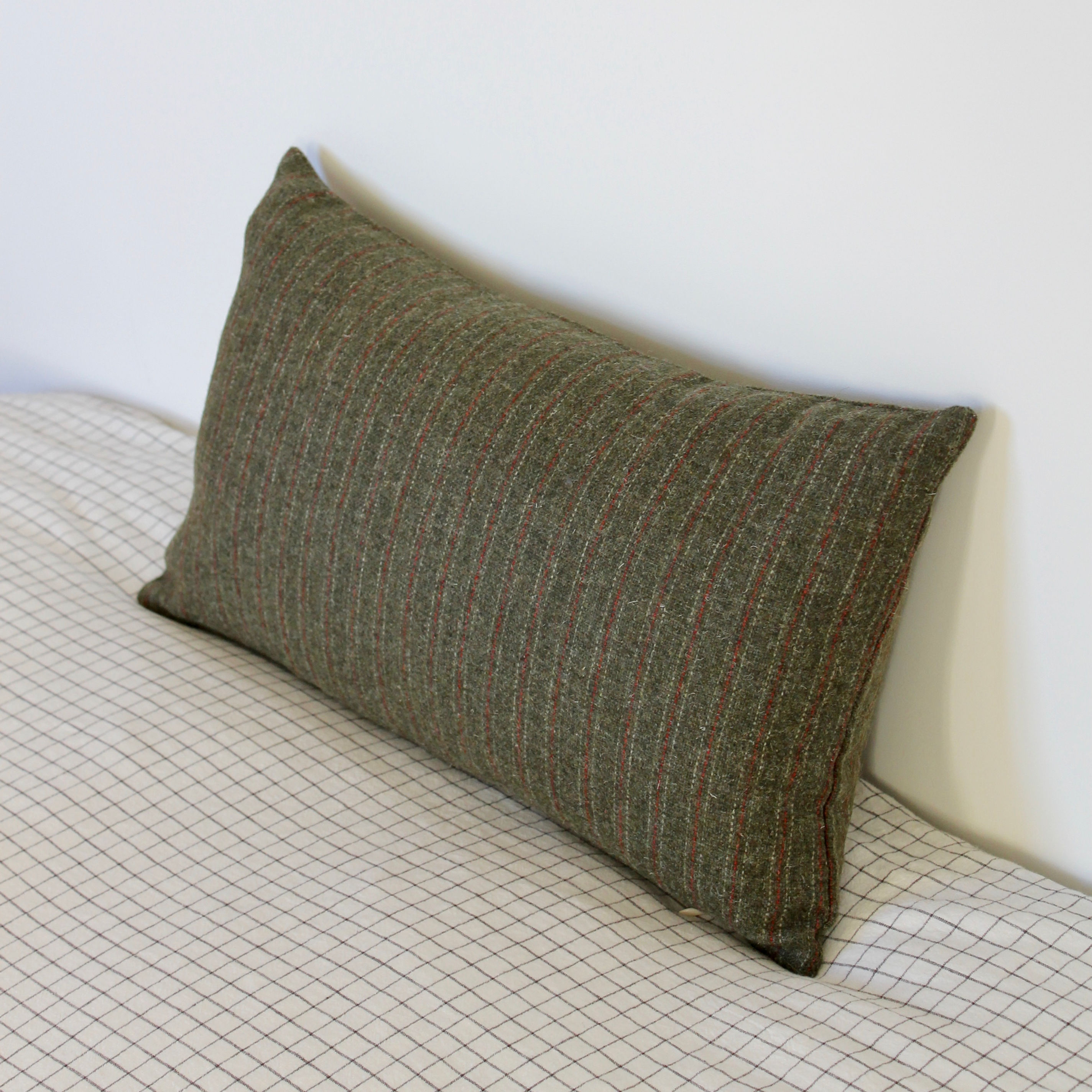 Coussin rectangle lainage rayé vert