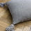 Thumbnail: Housse de coussin carré gris en lin