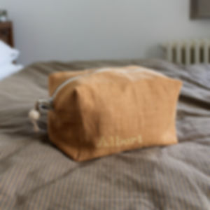 Trousse de toilette Cube en lin, avec broderie