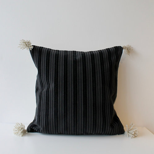 Housse de coussin double face : velours rayé / lin naturel + pompons la