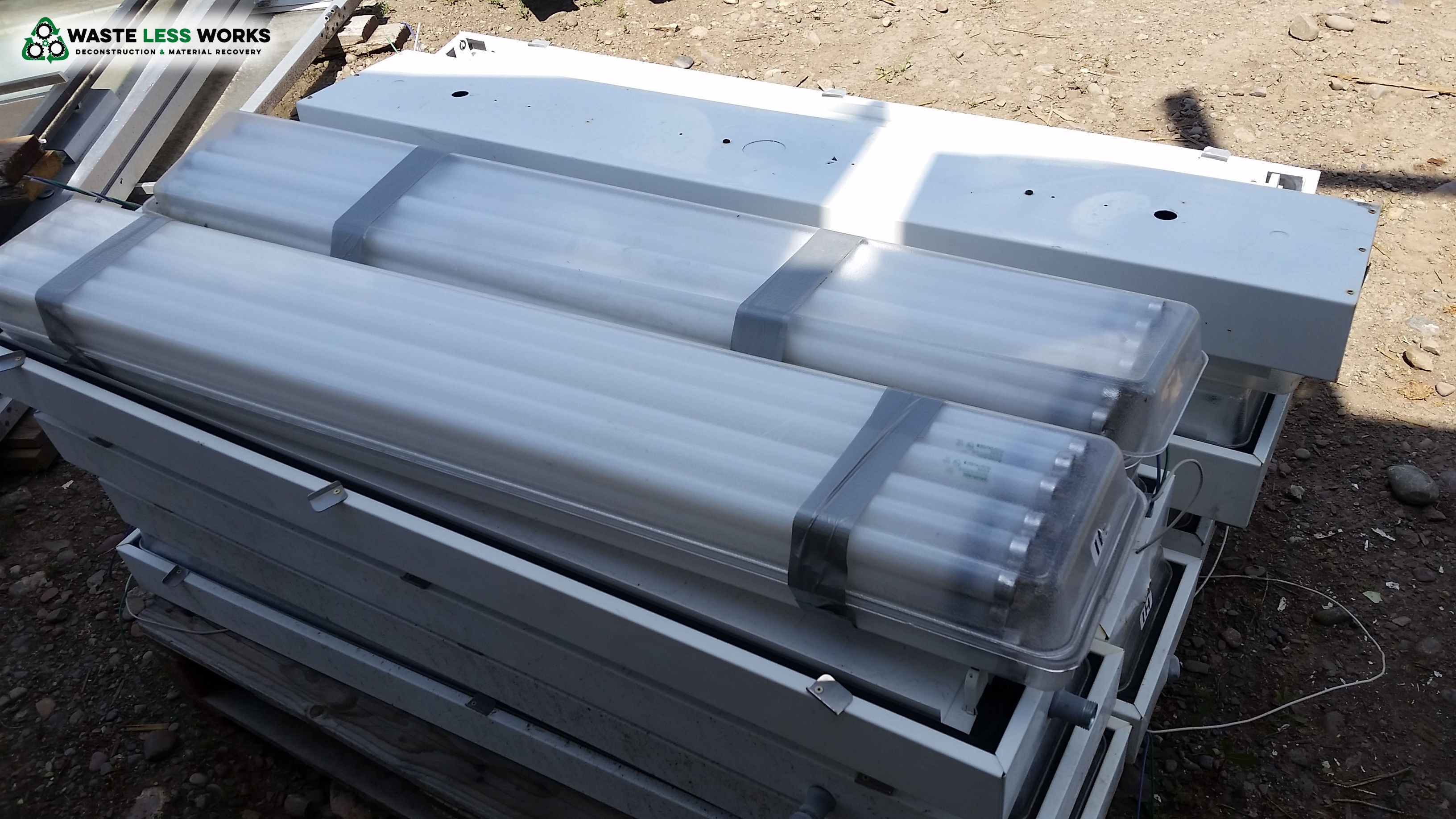 Water Resistant UV Shop Light Fixtures