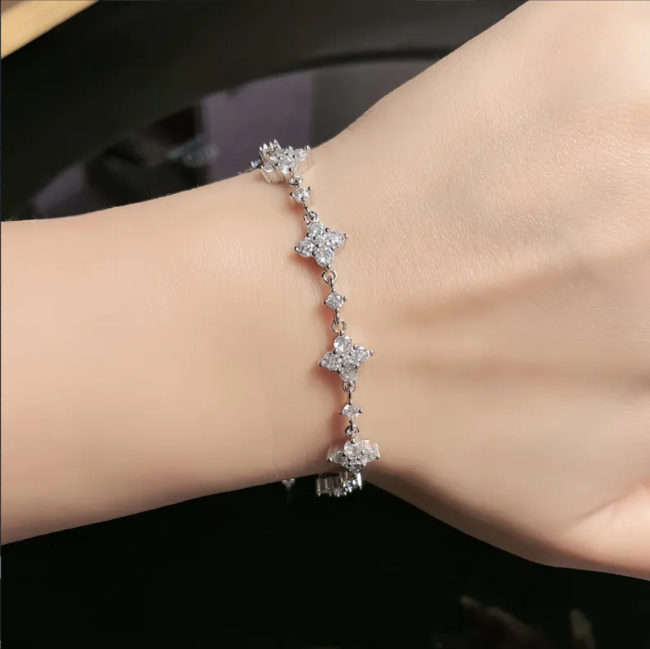 Thumbnail: Moissanite Clover Bracelet 
