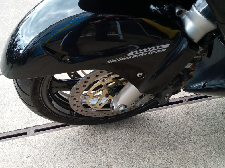 Thumbnail: 2003 Honda CBR1100XX Super Blackbird