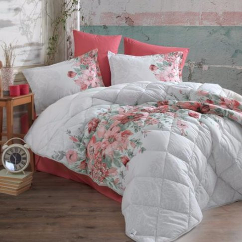 Thumbnail: Roses Comforter