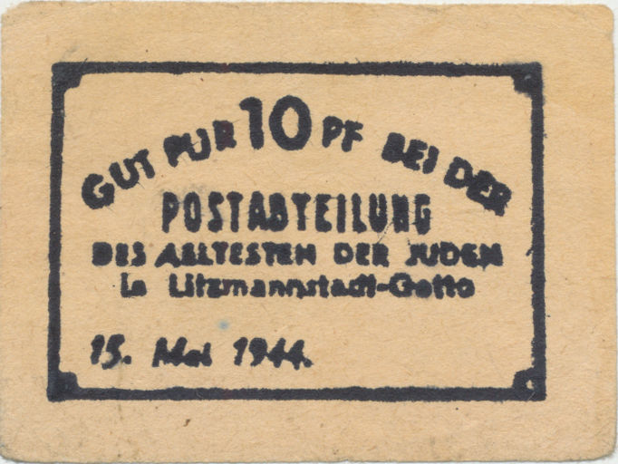 Falscher Stempel aufgedruckt auf Pappe, um einen Gutschein über 10 Pfennig des Ghettos Litzmannstadt nachzuahmen.